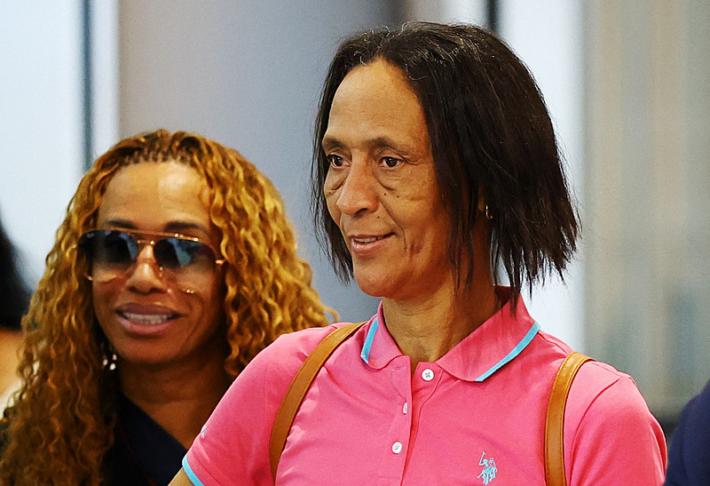 Cape Verde’s World Cup sensation Vozinha reunited with mother ahead of Uruguay clash