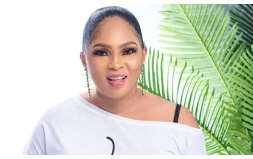 Actress Regina Chukwu denied entry at Lateef, Mo Bimpe’s triplets’ thanksgiving [VIDEO]